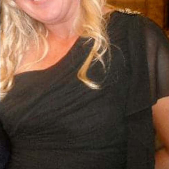 Beautiful black cocktail dress with brooch. - Picture 2 of 3